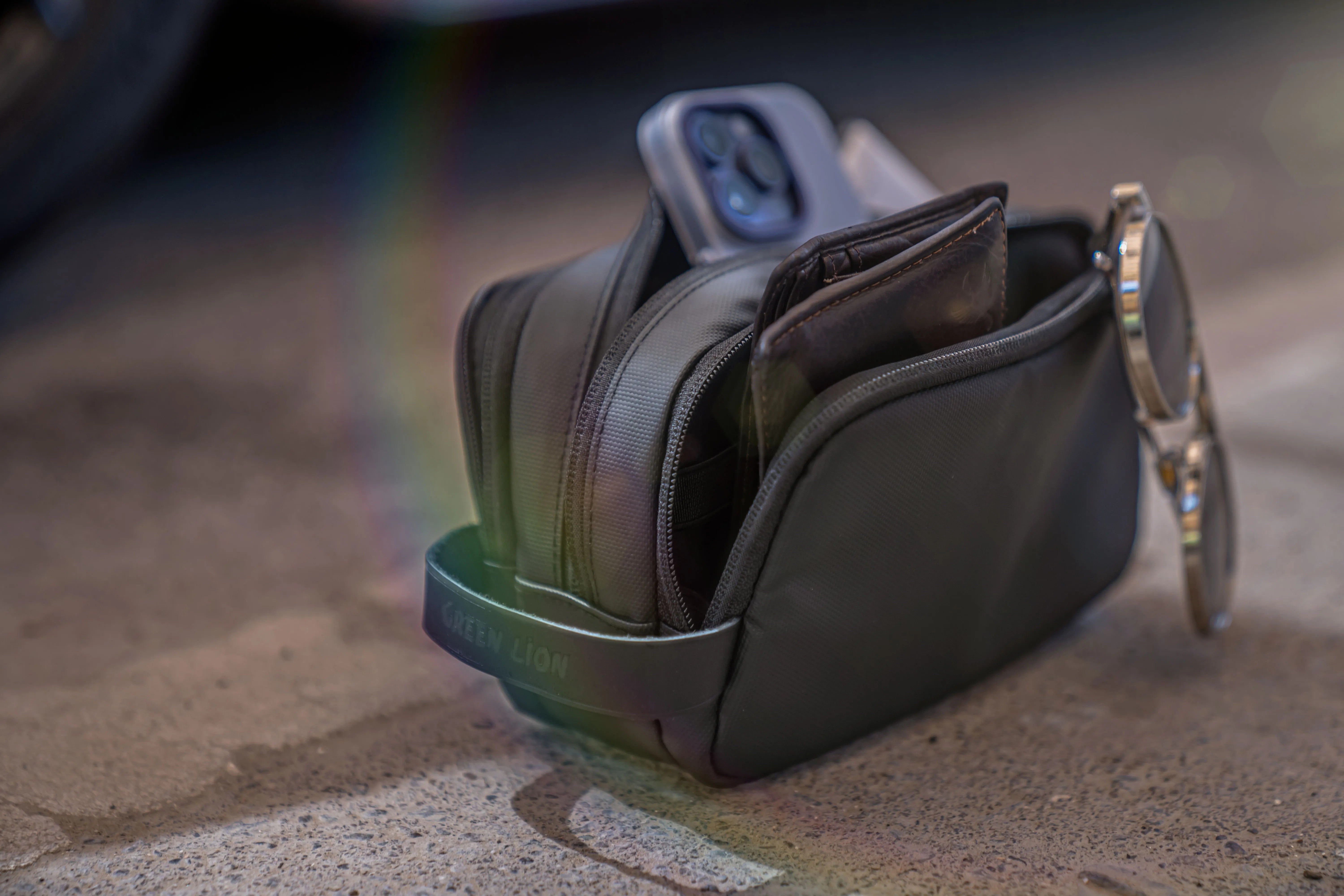 {GNEPCHBK} Green Elegant Pouch - Black