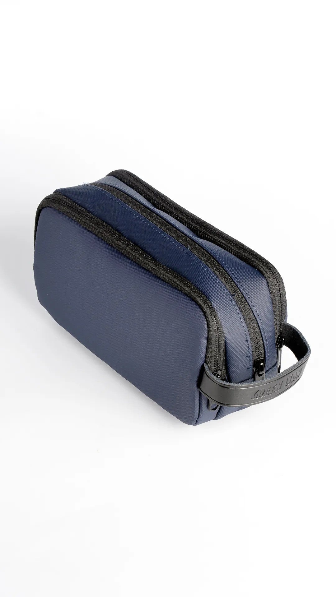 {GNEPCHDBL} Green Lion Elegant Pouch - Dark Blue
