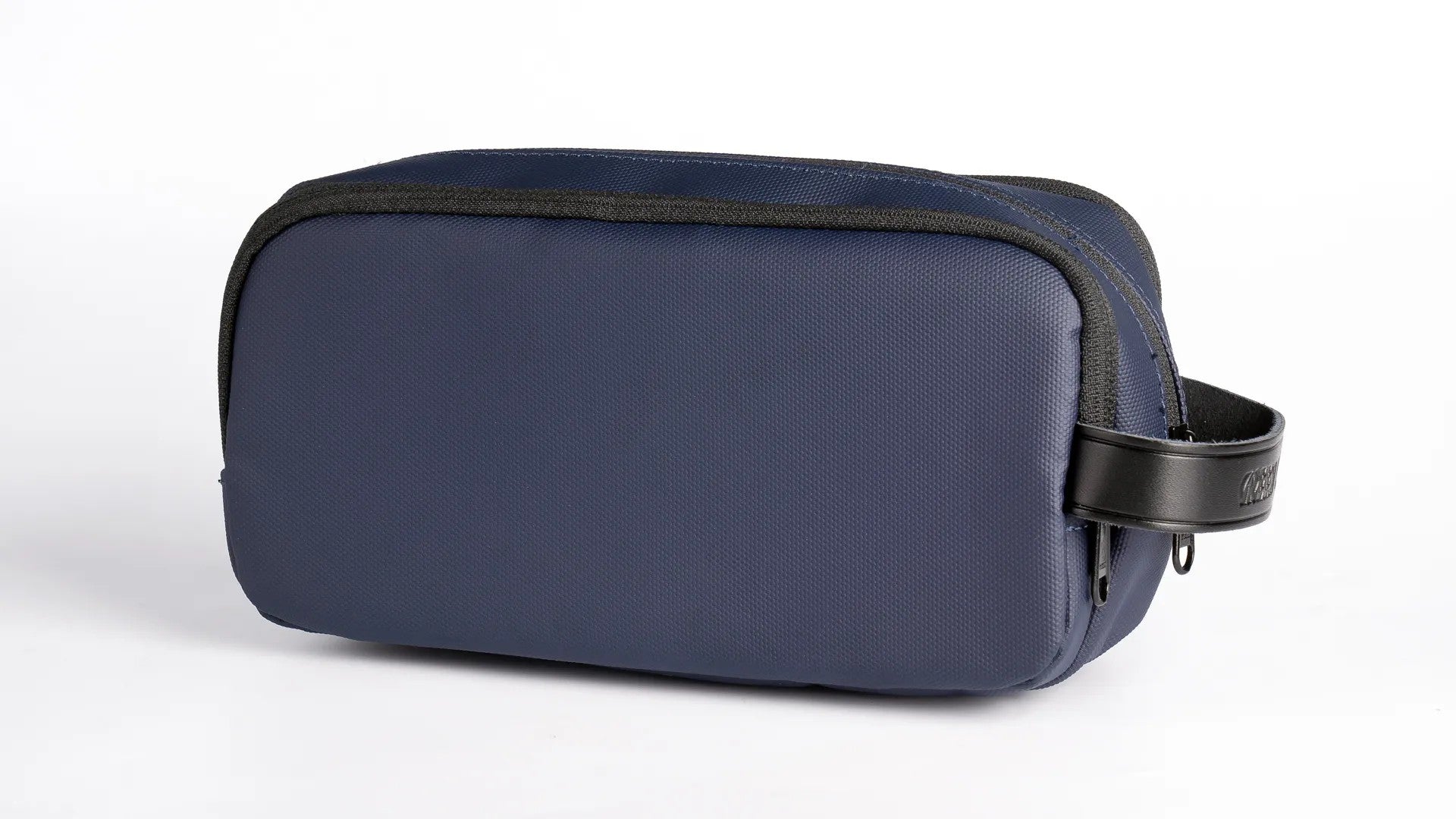 {GNEPCHDBL} Green Lion Elegant Pouch - Dark Blue